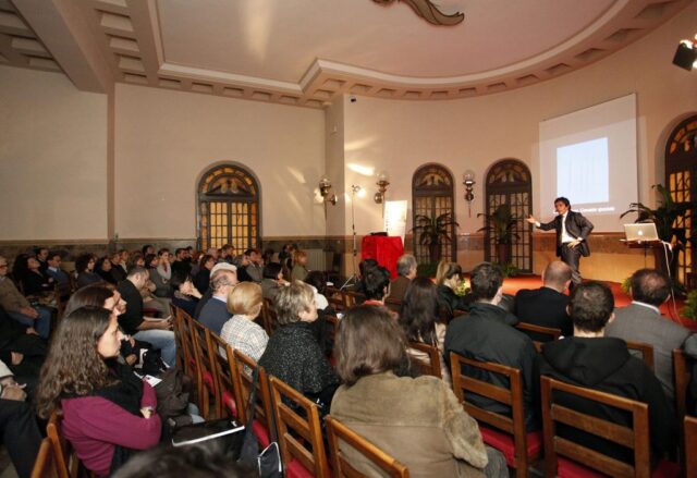 Pubblico arte nell'incontro